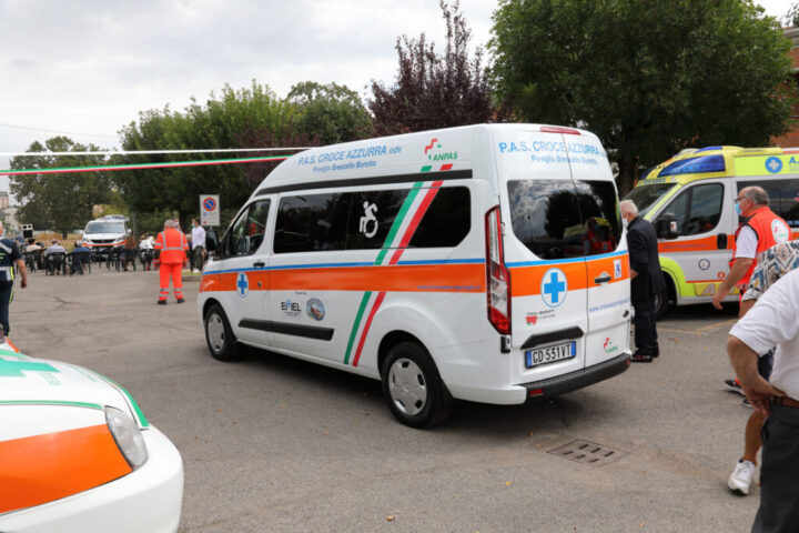 Un' Ambulanza di croce azzurra di Poviglio destinata al trasporto dei diversamente abili